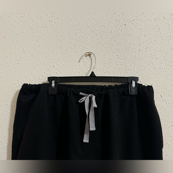 Figs Pisco Basic Scrub Pants in Black- Size XL - Picture 2 of 9
